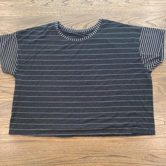 Lululemon Cates T-Shirt - Picture 6 of 8